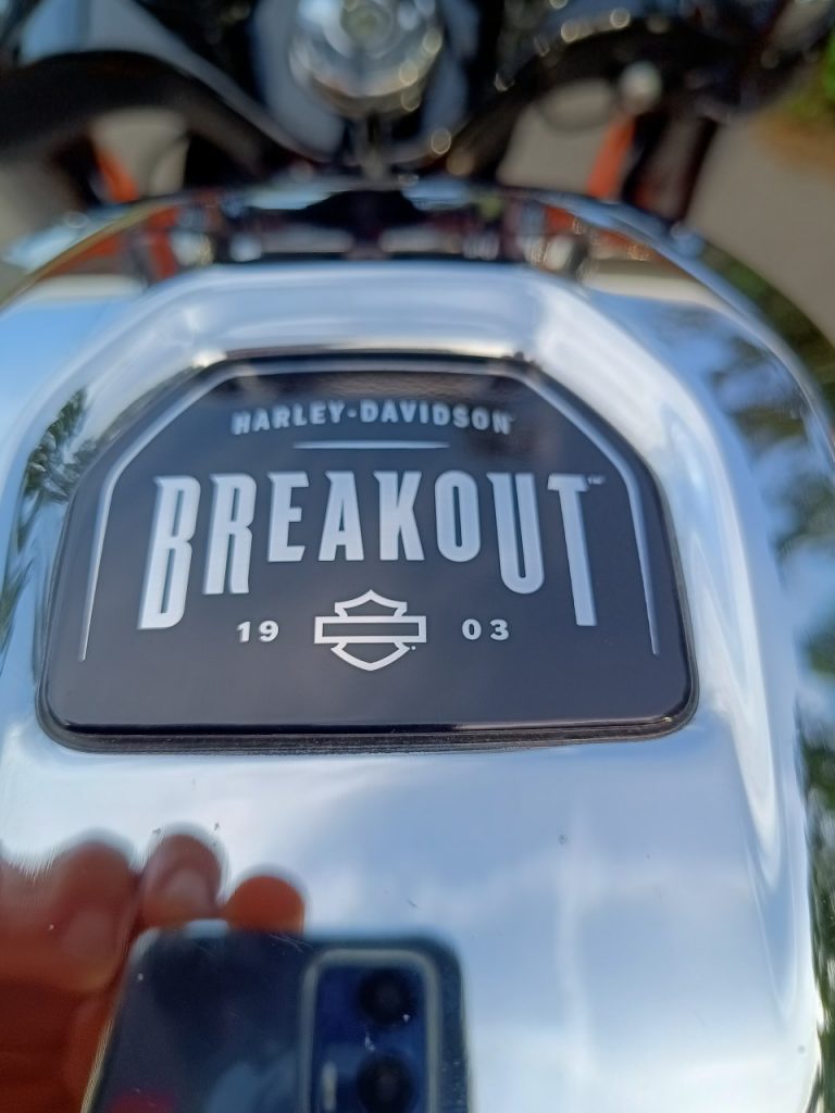 Harley Davidson Breakout 117, Custom in Série.