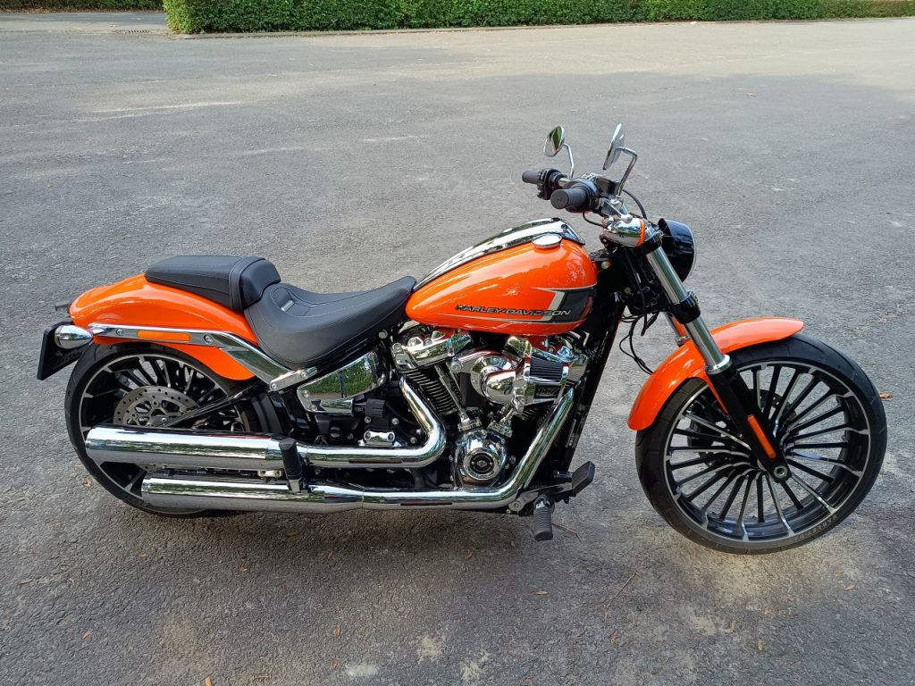 Harley Davidson Breakout 117, Custom in Série.