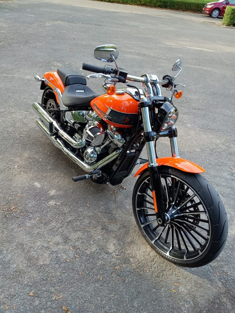 Harley Davidson Breakout 117, Custom in Série.