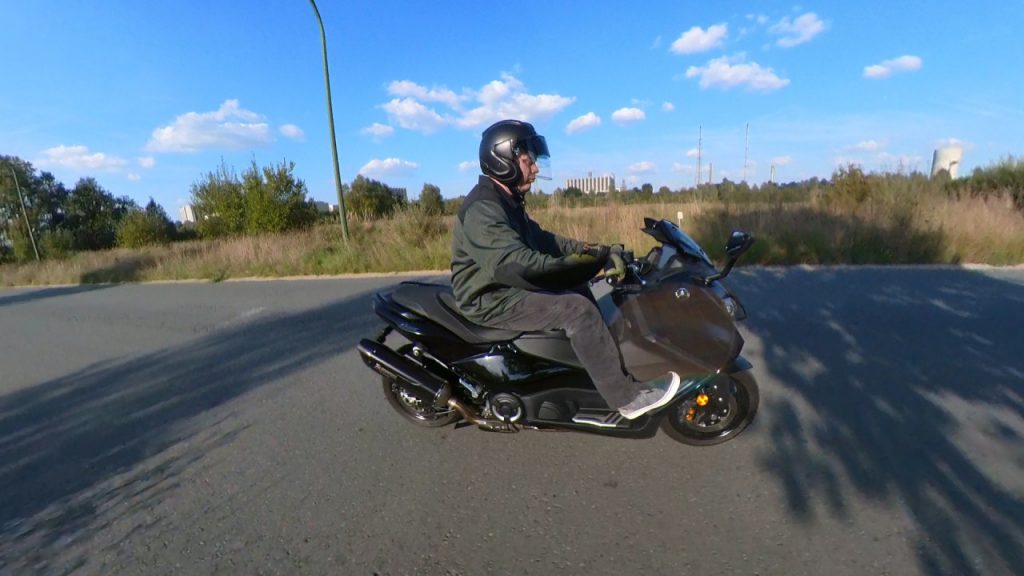 Place au scooter sportif avec le Yamaha T-Max 560 Tech !