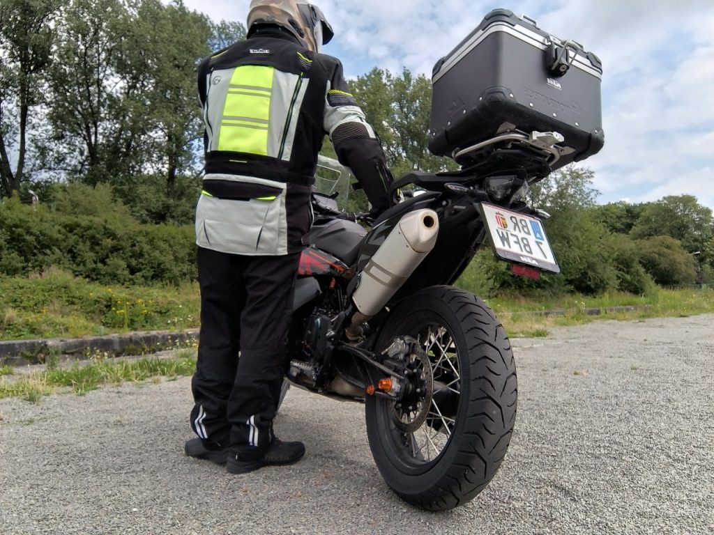 Buse Higland, pantalon touring à porter sans modération.