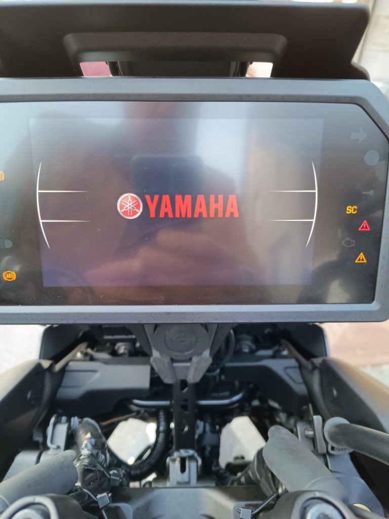 Yamaha Tracer 9 GT+, + d’atouts, + de charme et + chère.