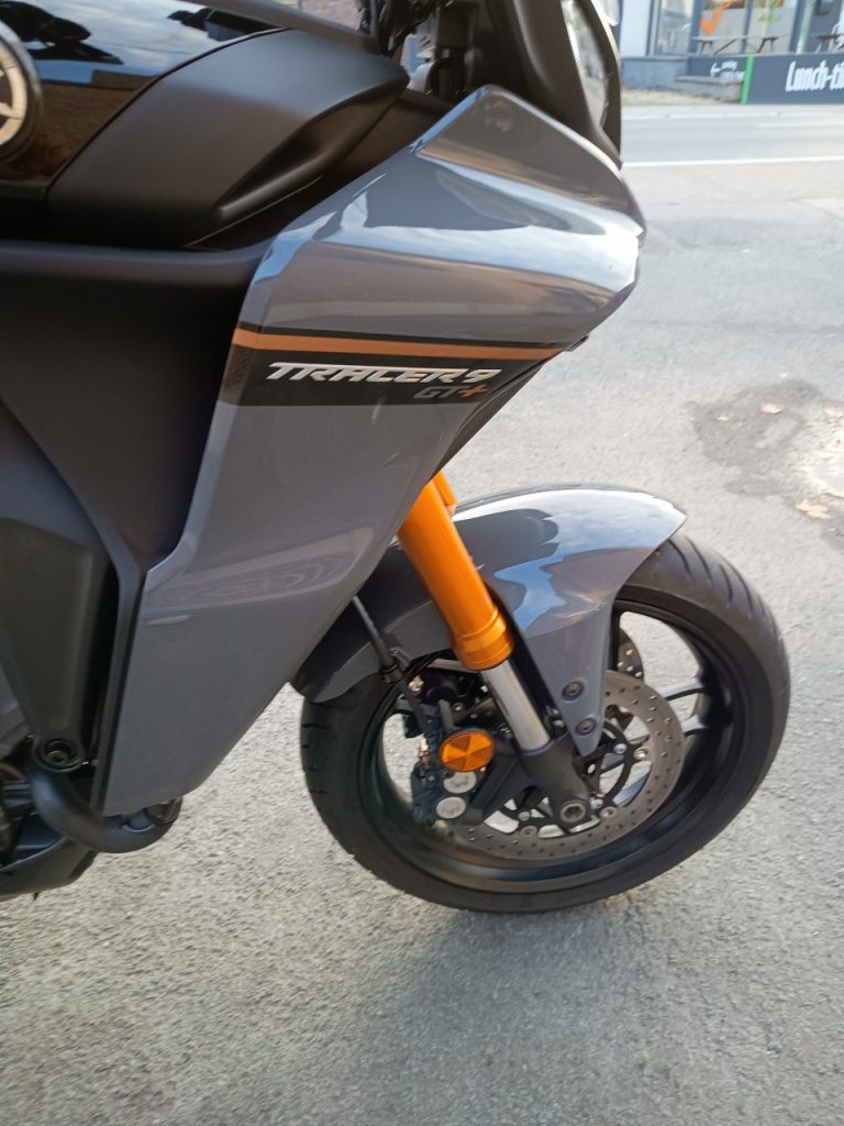 Yamaha Tracer 9 GT+, + d’atouts, + de charme et + chère.