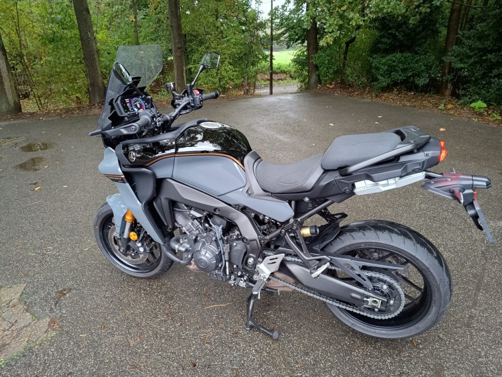 Yamaha Tracer 9 GT+, + d’atouts, + de charme et + chère.