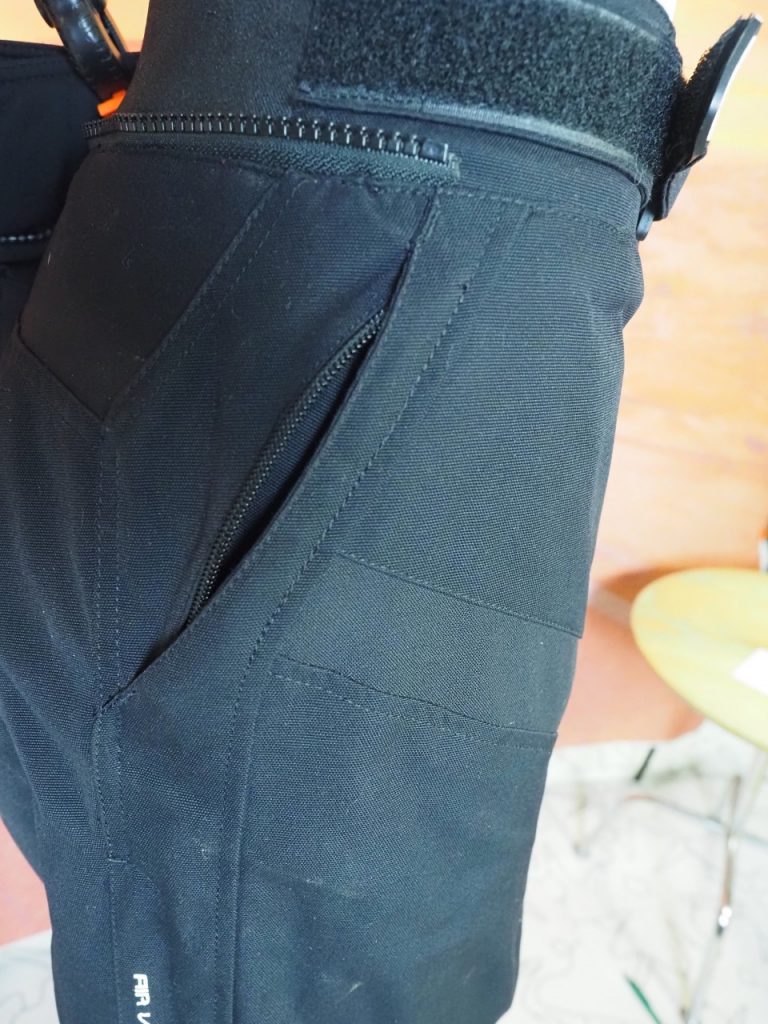 Buse Higland, pantalon touring à porter sans modération.