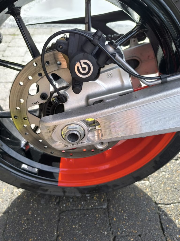 Ducati 698 Hypermotard RVE, jouet pour enfant fortuné.