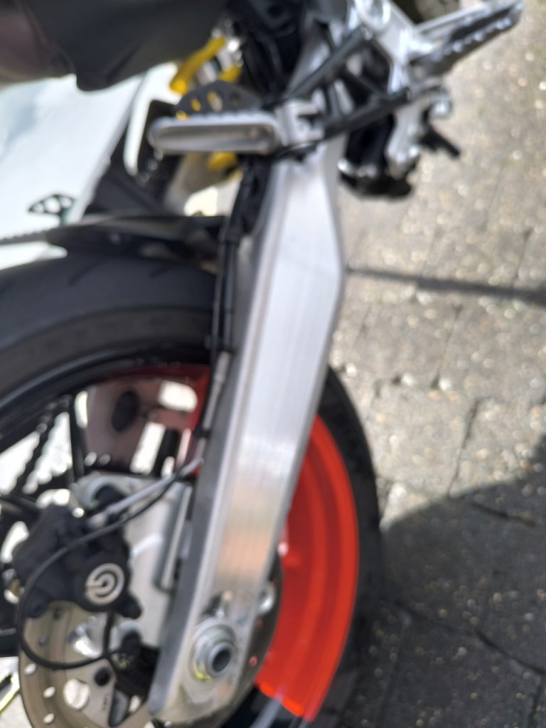 Ducati 698 Hypermotard RVE, jouet pour enfant fortuné.