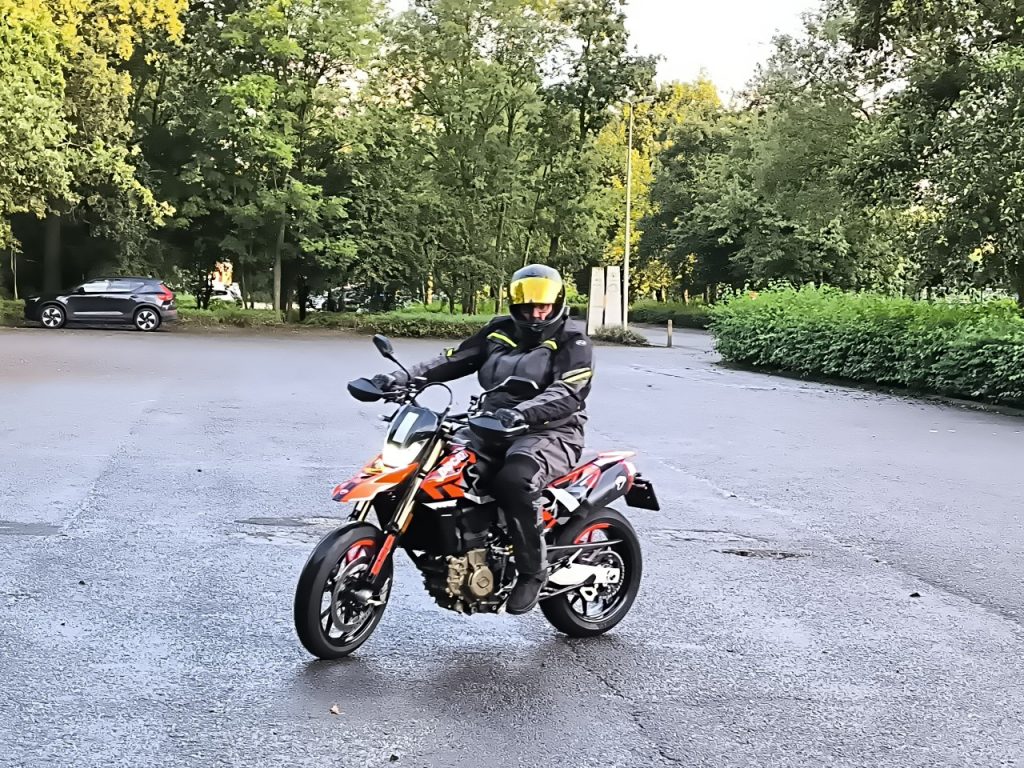 Ducati 698 Hypermotard RVE, jouet pour enfant fortuné.
