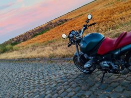 EMC sur BMW R850R: ode à la précision
